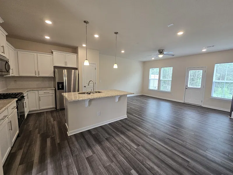 3 bed, 2.5 bath, 1558 sqft, $1,795 — Photo 1