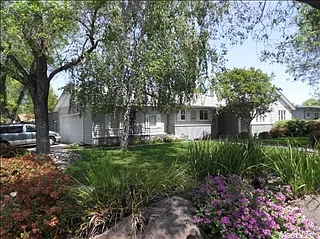 305 Norwegian Ave photo 1