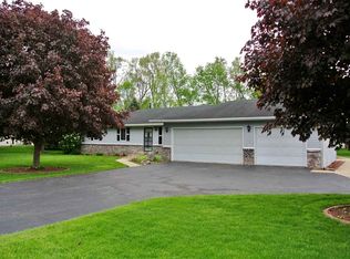 5189 Rowena Dr, Roscoe, IL 61073