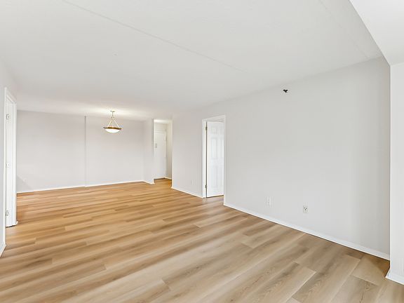 5th image of 5911 Edsall Rd APT 1104