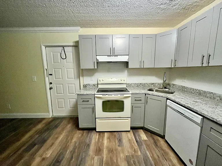 8205 Sun Spring Cir #72 — Photo 3