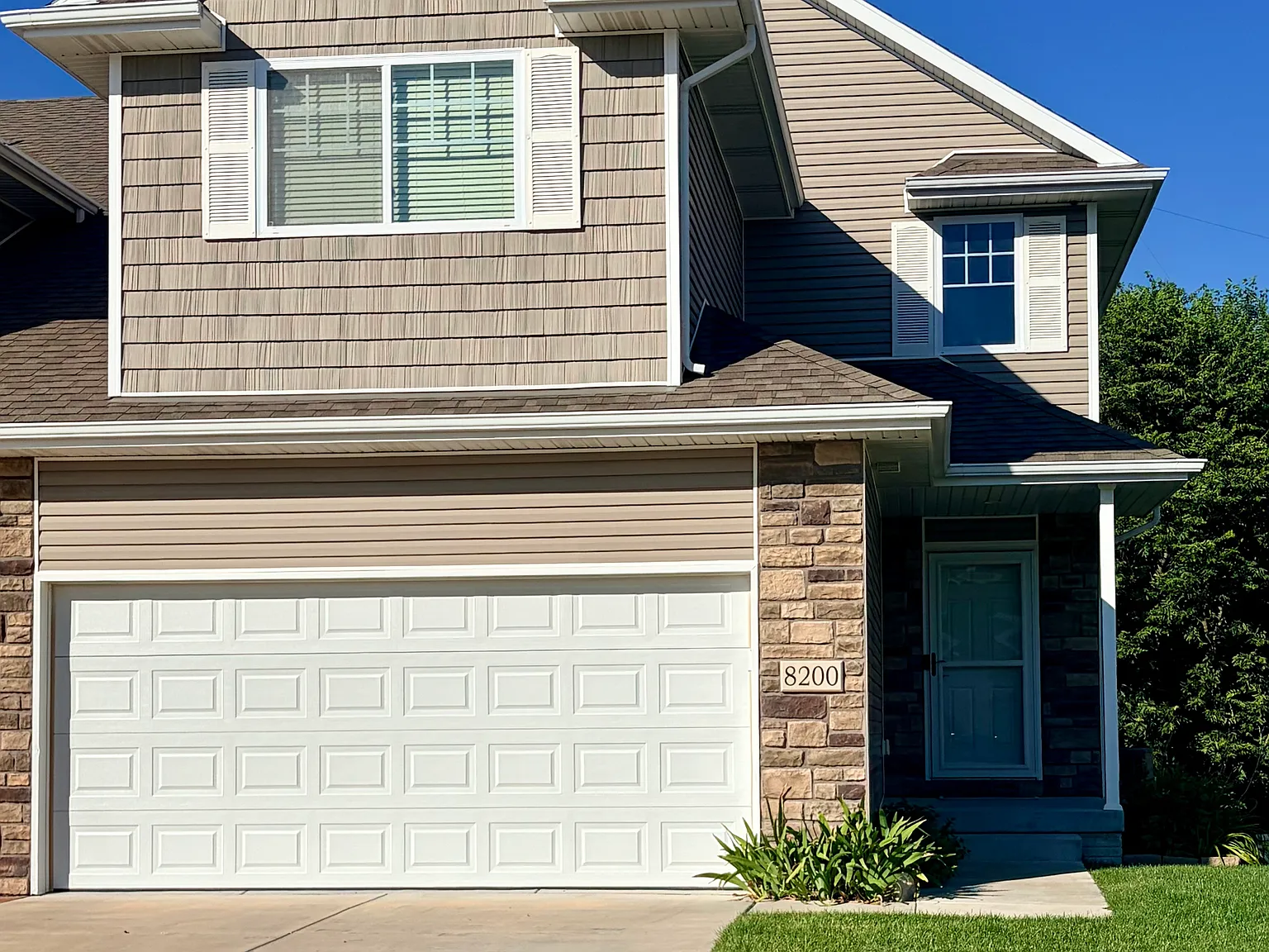 4 bed, 2513 sqft, $2,450 — Photo 1