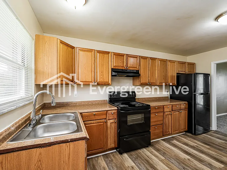 697 Cranford Dr — Photo 6