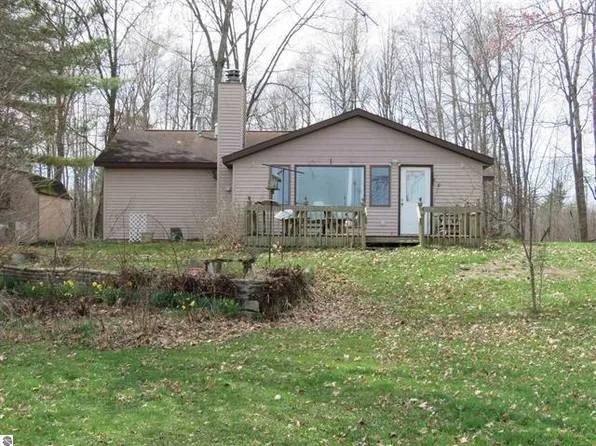 7861 S Dyer Lake Dr, Falmouth, MI 49632