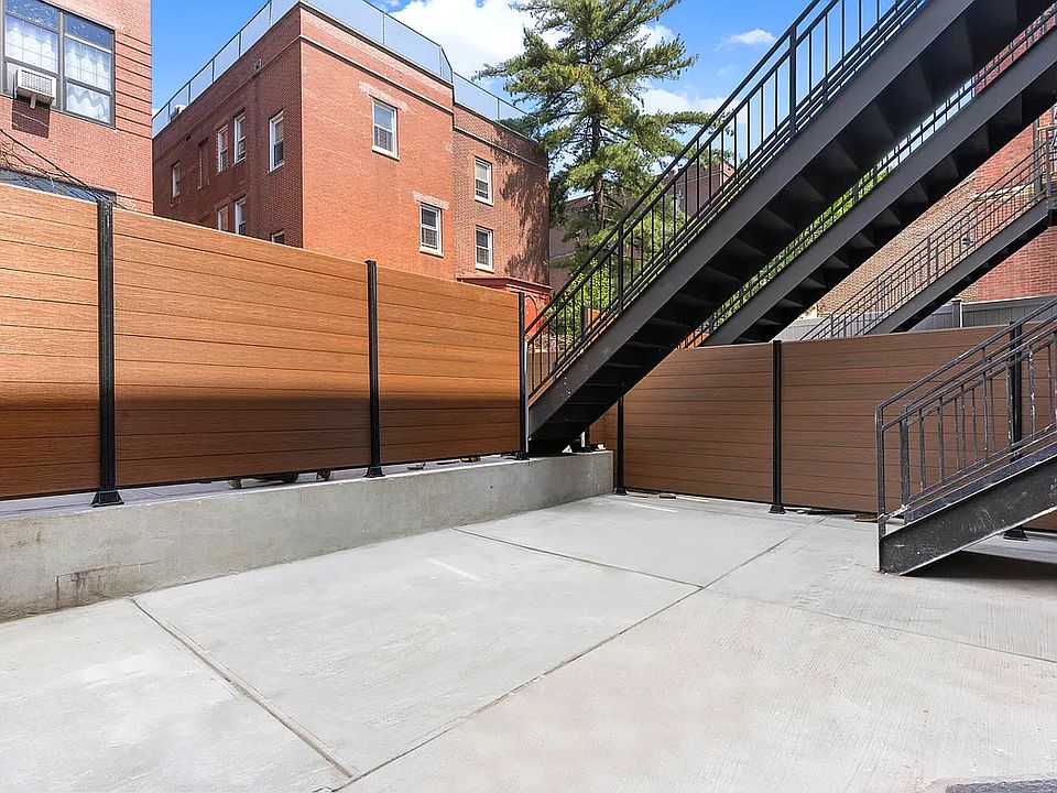 1st image of 403 Linden St APT 1