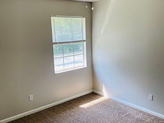 4th image of 1698 Stuckey Ave #17
