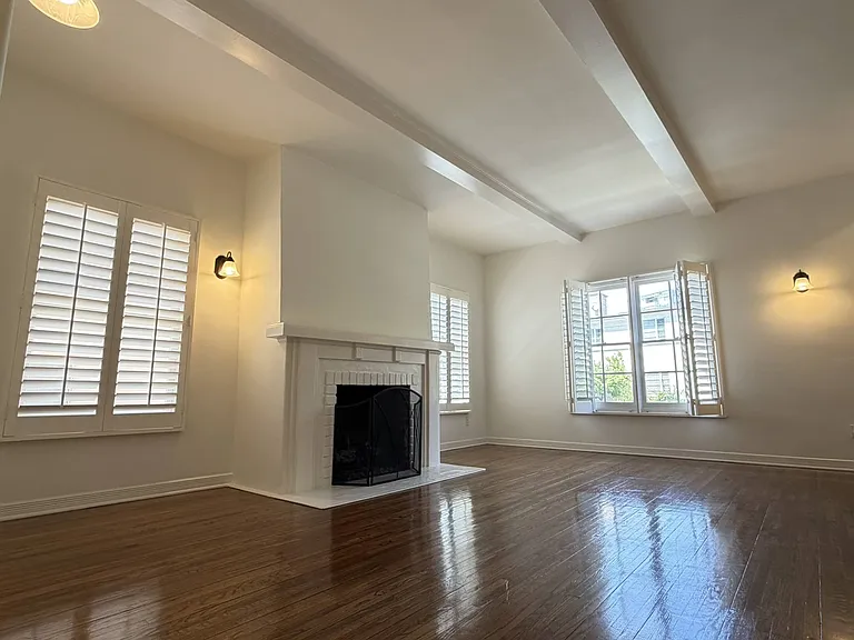 Lindbrook Manor Apartments — Photo 121