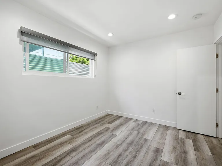 2561 W Avenue 30 — Photo 41