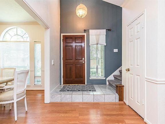 3rd image of 2273 Broadlawn Dr