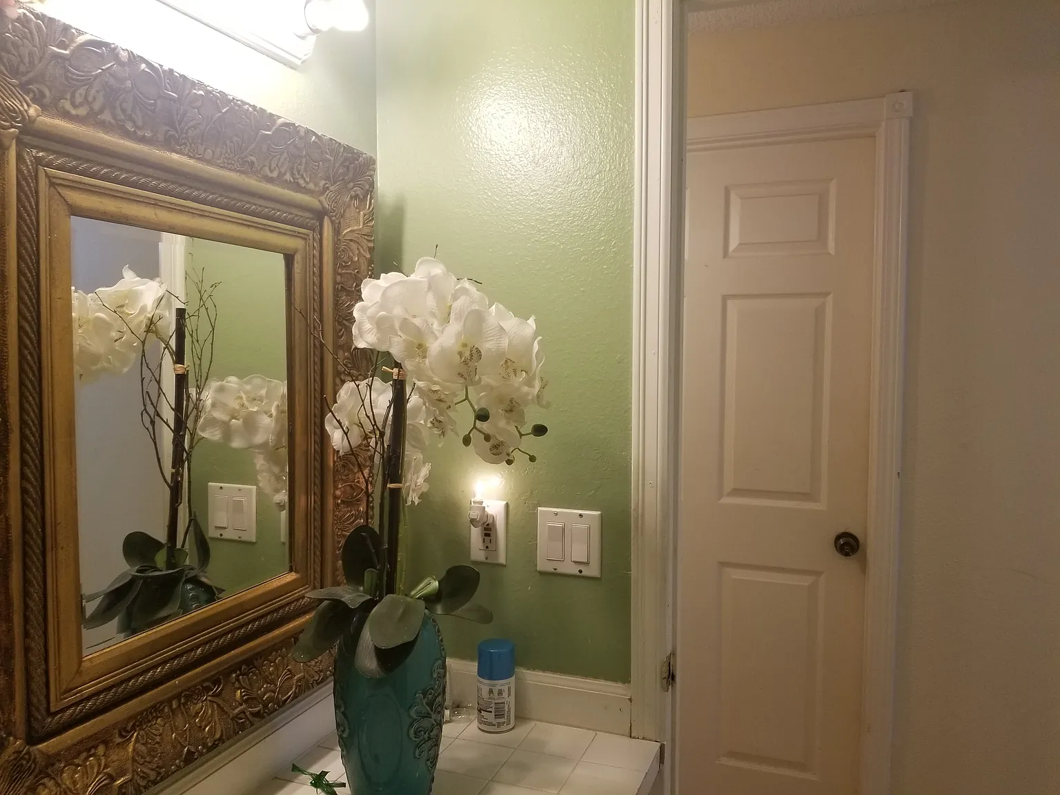 5 bed, 2200 sqft, $775 — Photo 1