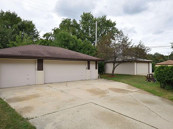 3rd image of 1560 W Leroy Ave #1562