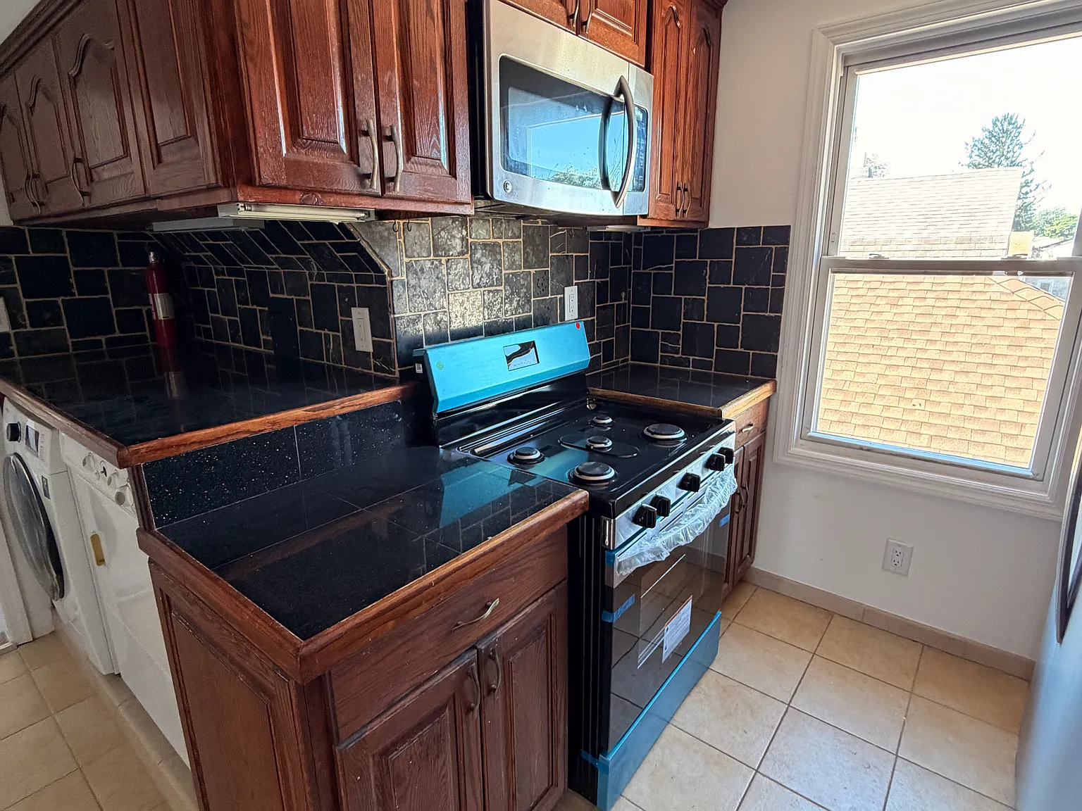 2 bed, 825 sqft, $2,400 — Photo 4