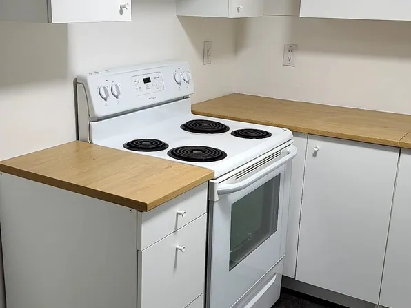 24 Chilton Dr, Hamilton, ON L8J 1M2