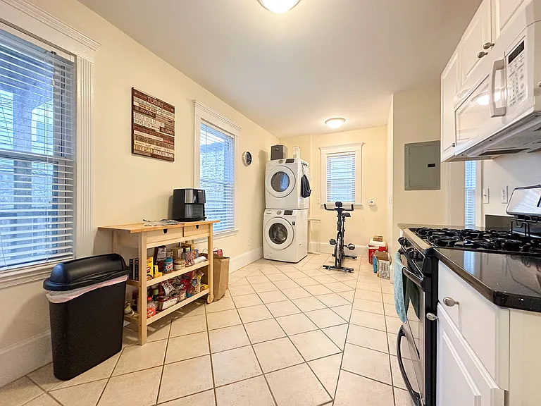 152 Homes Ave #2 — Photo 6