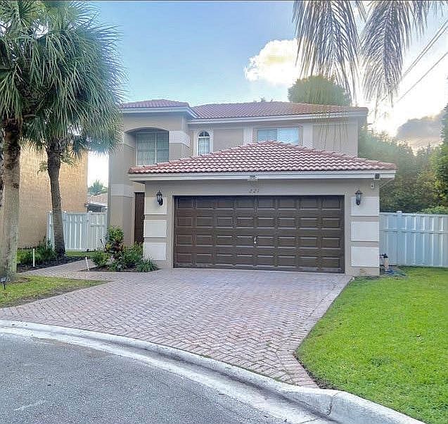 1st image of 221 La Costa Way