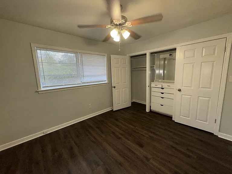 304 Colonial Cir — Photo 8