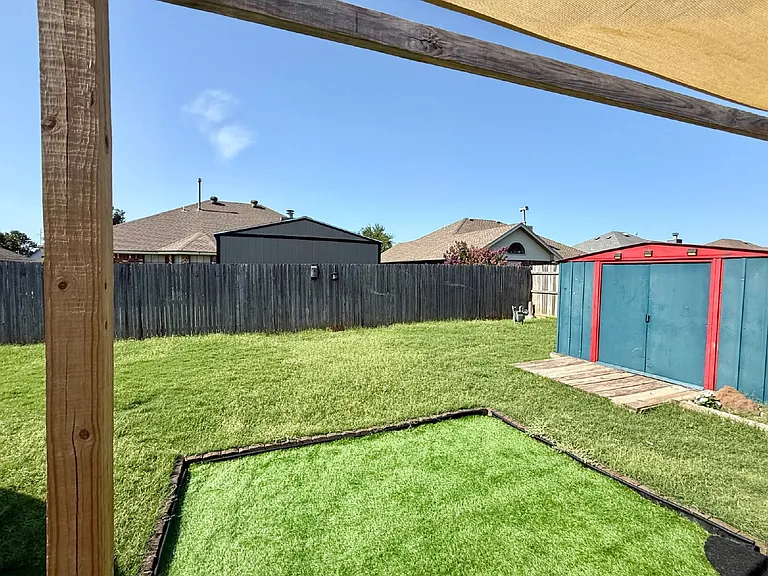 1816 SE 13th St — Photo 3