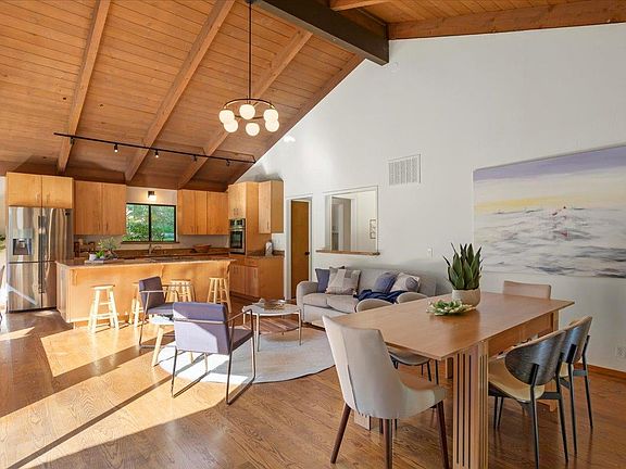 3rd image of 101 Ravinia Way