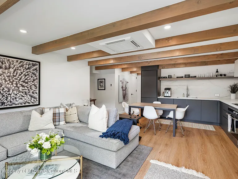 901 E Hyman Ave #5 — Photo 3