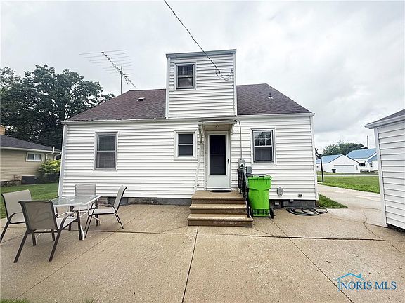 3rd image of 703 College Ave