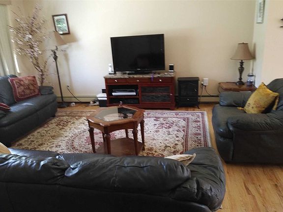 5th image of 6 Tramposh Ln