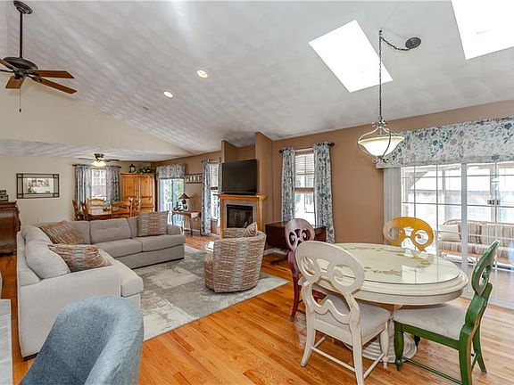 4th image of 15 Primrose Dr