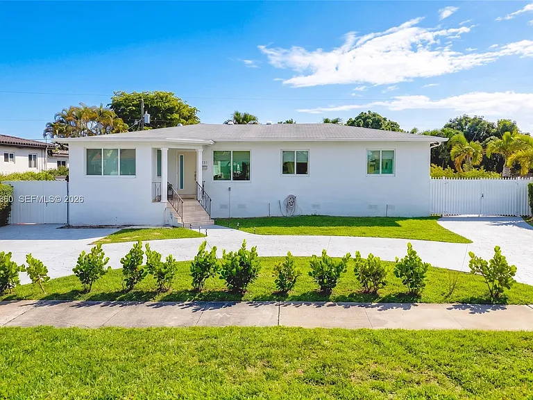 2131 SW 82nd Pl — Photo 7