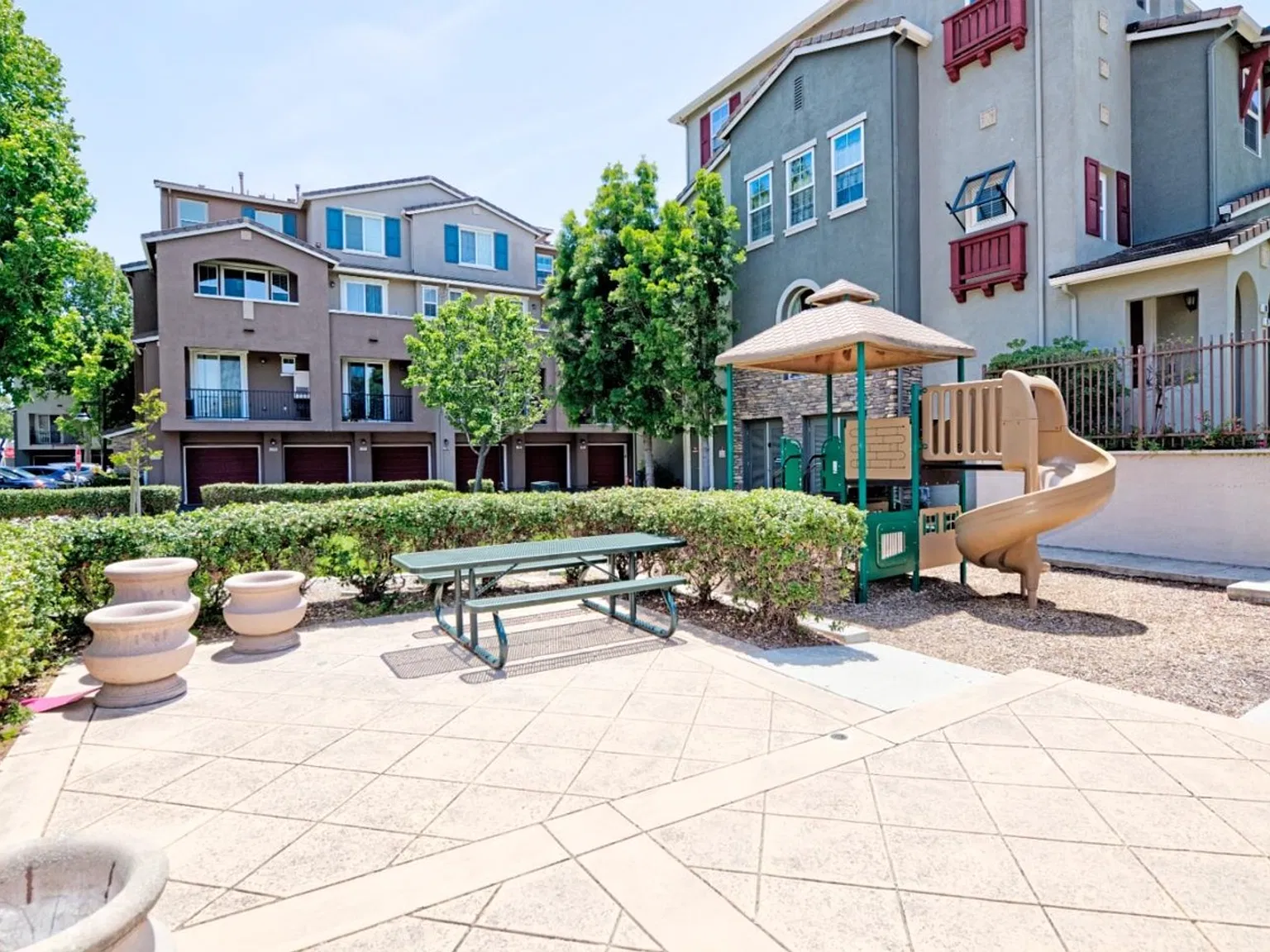 3 bed, 1450 sqft, $4,700 — Photo 3