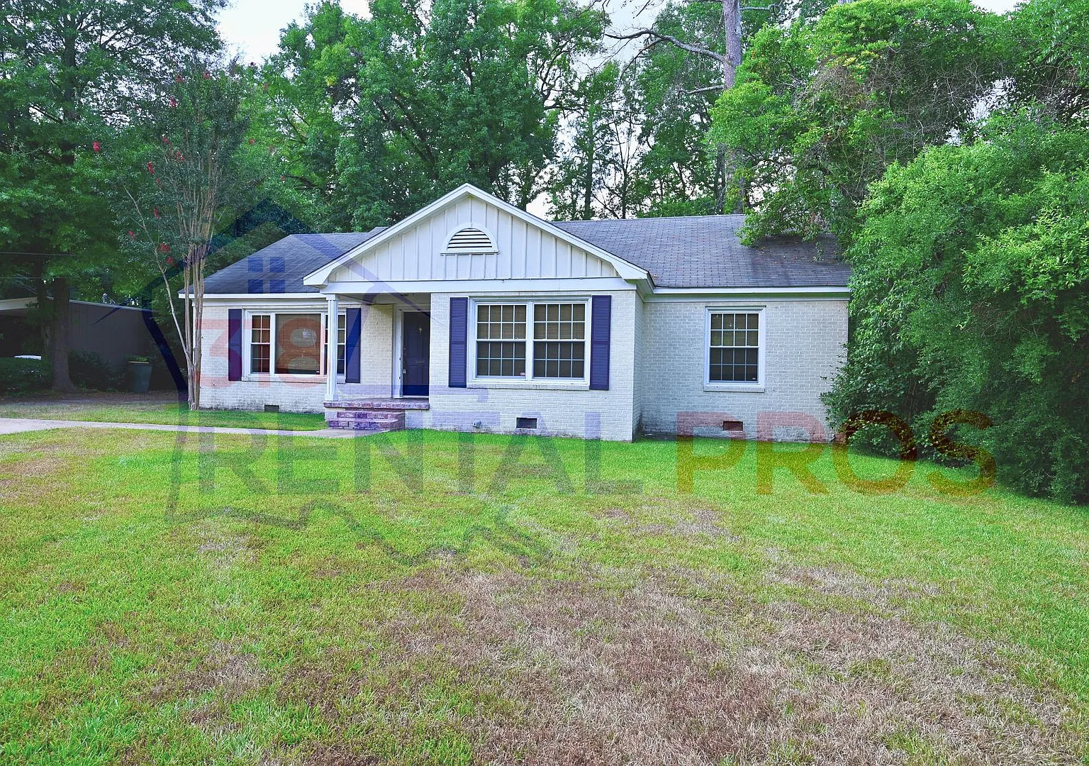 Cute 3 Bed 2 Bath with Hardwood Floors & Granite Counters — Photo 4