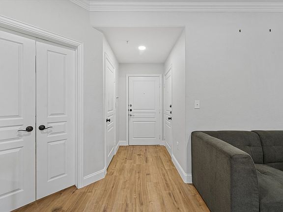 4th image of 330 Las Colinas Blvd #168
