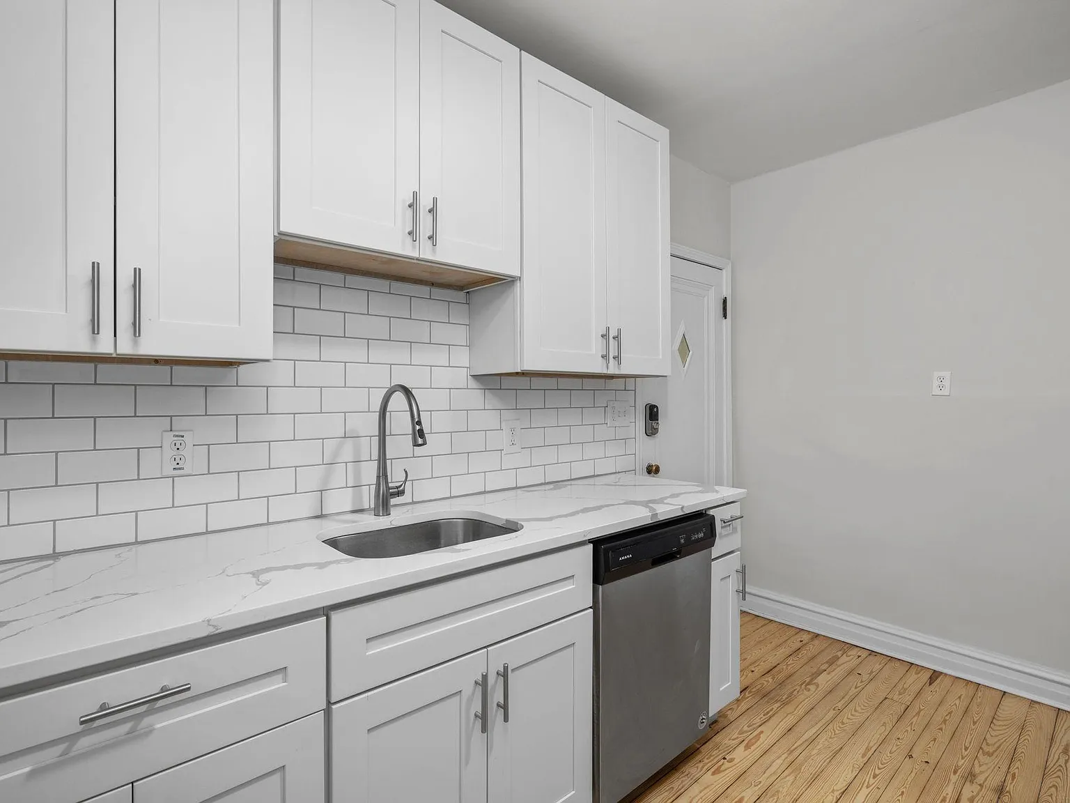 1 bed, 850 sqft, $1,495 — Photo 2