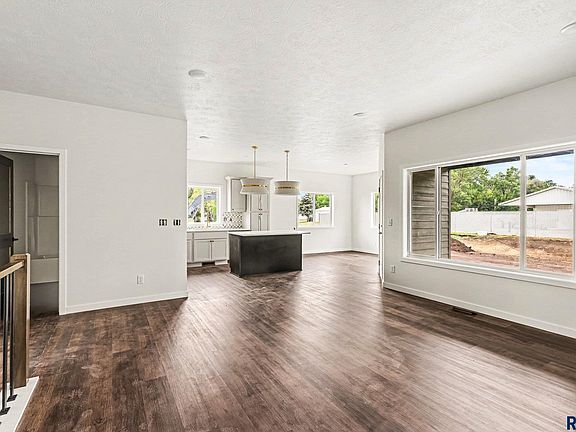 5th image of 512 Sumac Cir