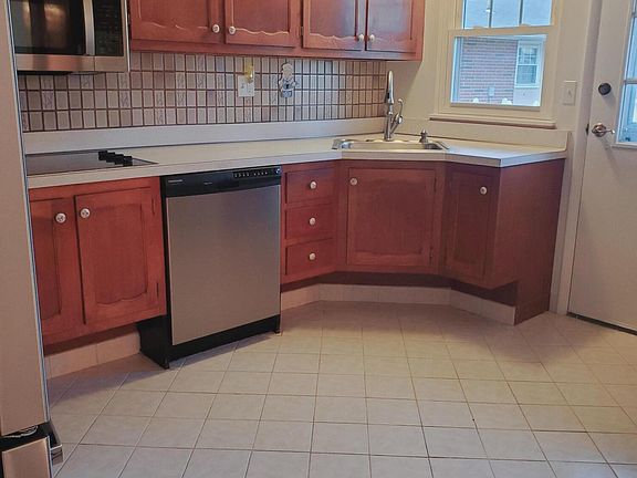 4th image of 170A Sterling Court