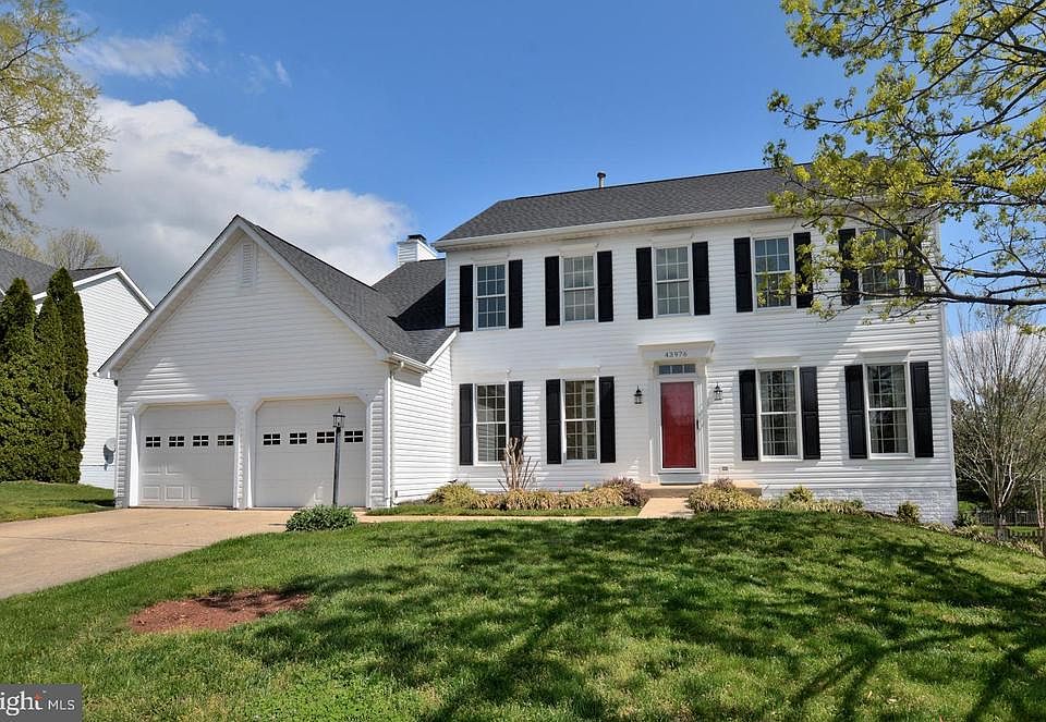 1st image of 43976 Tavern Dr
