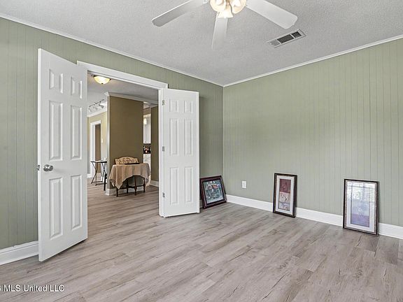 4th image of 1403 Churchill Dr