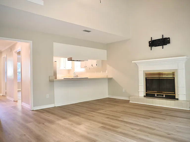 102 Laguna Cir — Photo 18