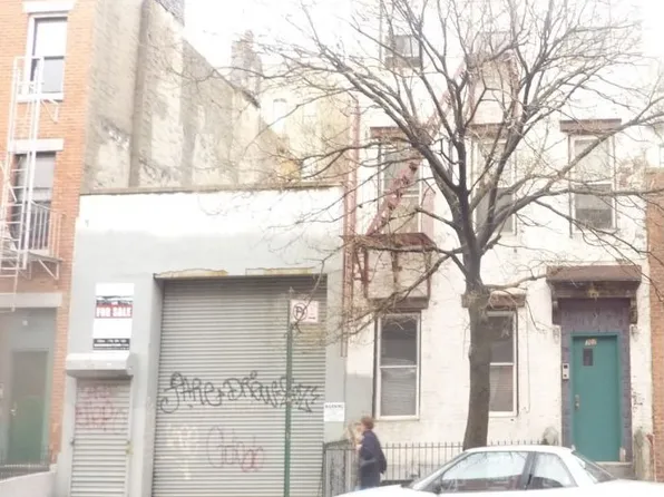 307 S 4th St, Brooklyn, NY 11211