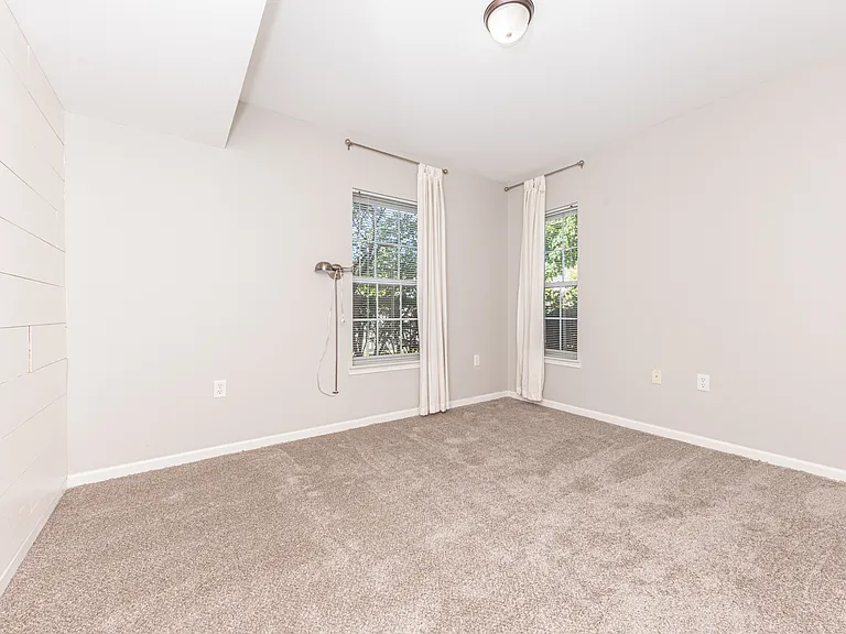 2646 S Knightsbridge Cir #1 — Photo 32