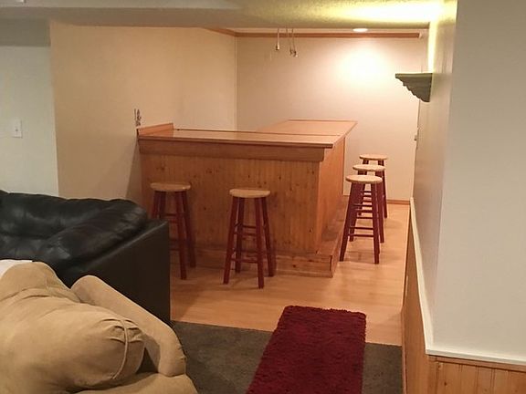 3rd image of 252 Longmeadow Ct