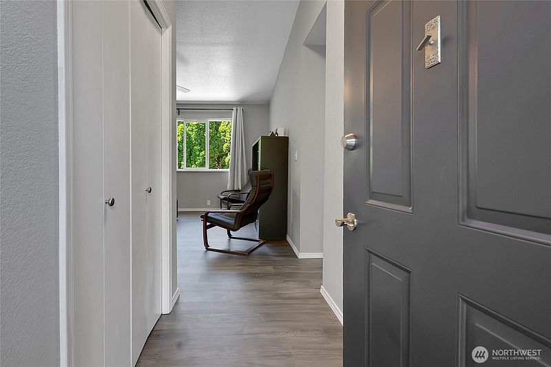 3rd image of 128 Glacier Avenue S