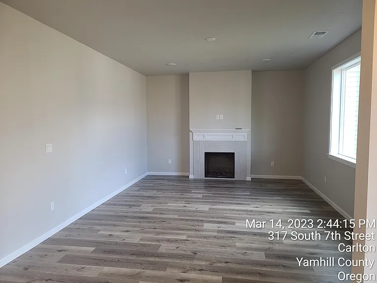 696 E Wilson St — Photo 3