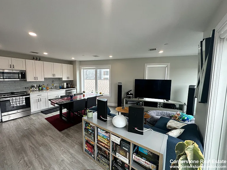 200 Old Colony Ave #3 — Photo 3