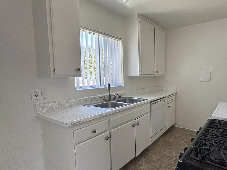 5245 Chesebro Rd — Photo 34