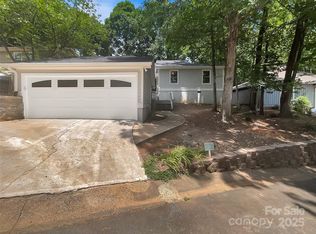 27 Quayside Ct, Clover, SC 29710