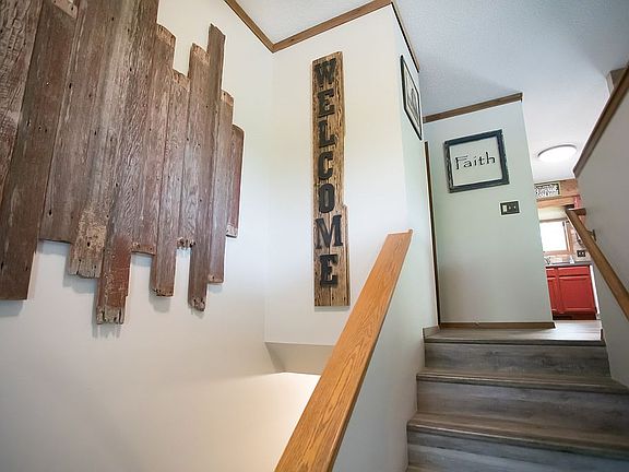 Split Foyer - Entry Way