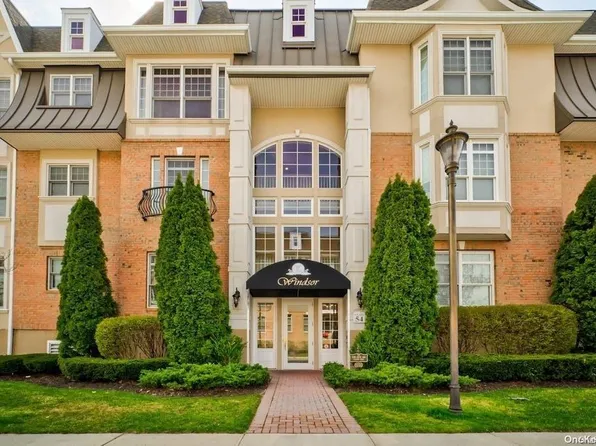 547 Pacing Way #1, Westbury, NY 11590