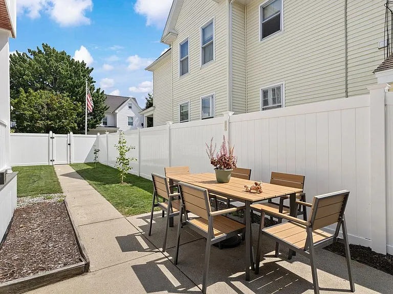 616 Hevey St — Photo 25