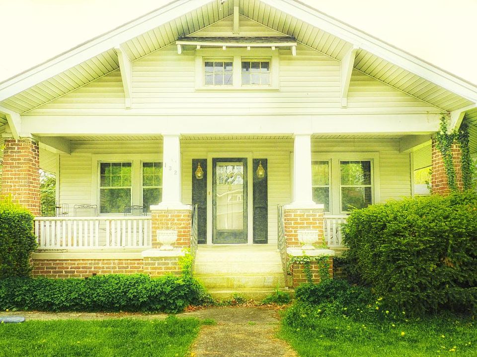1st image of 132 Rosemont Gdn