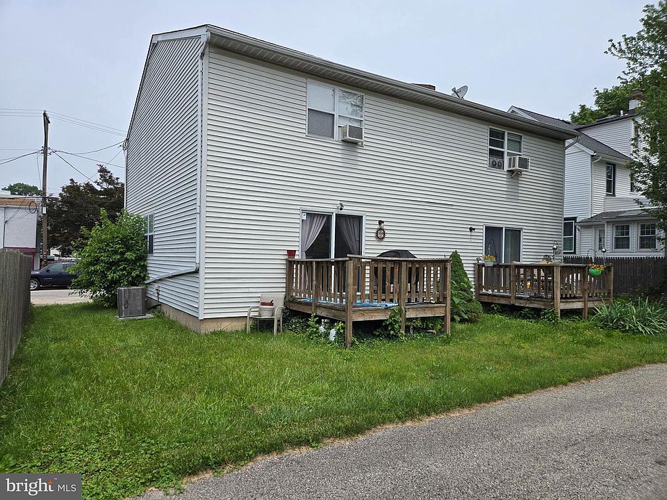 2nd image of 1106 E Pleasant St