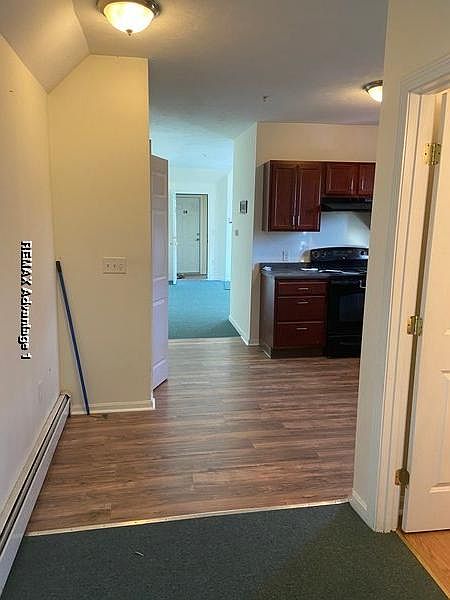 2nd image of 8 Windsor St